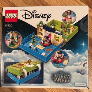 LEGO Disney Peter Pan & Wendy Adventure Set - Blue, Green, and Yellow